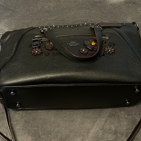 Coach gently used handbag - Picture 1 of 4